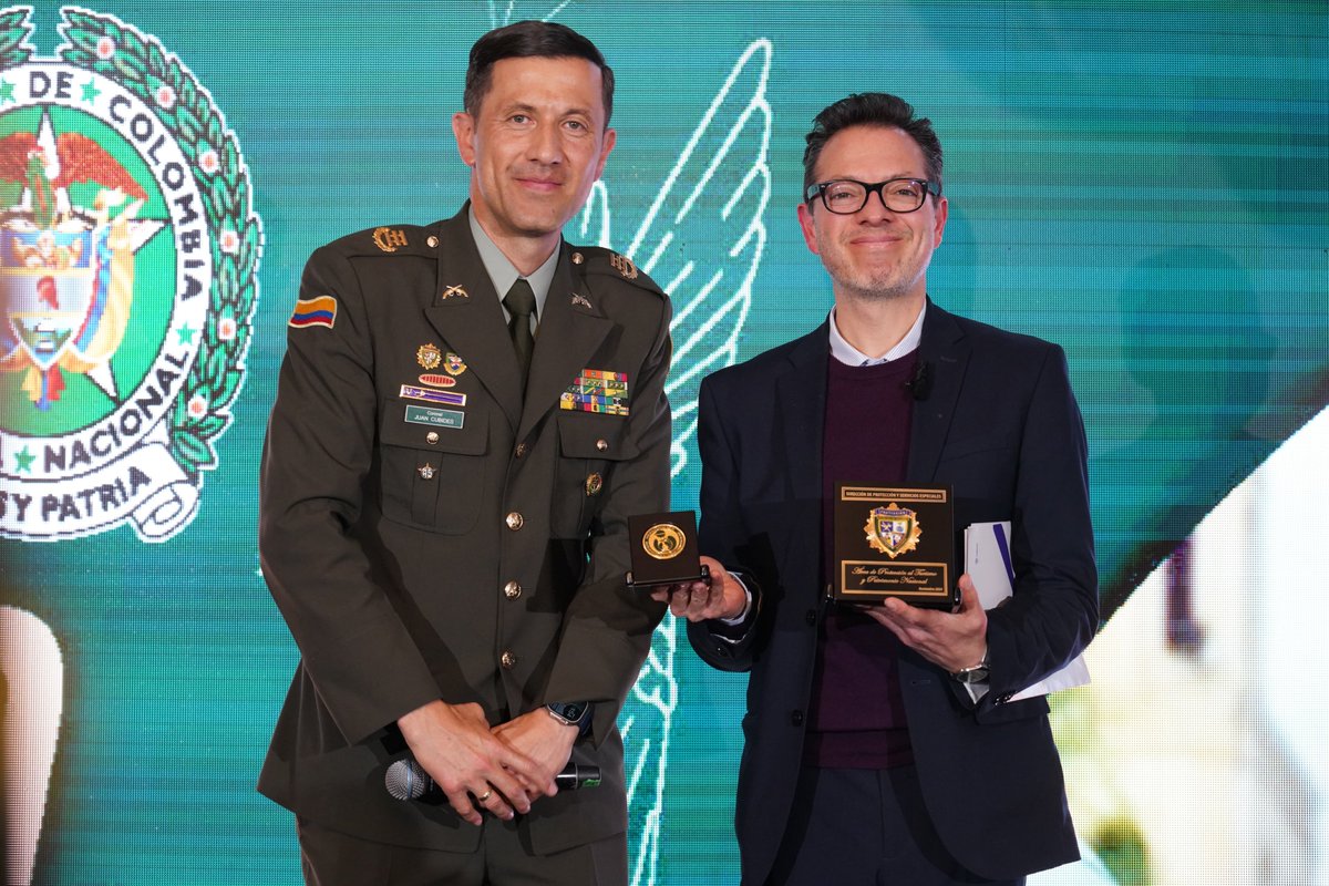 mincultura's tweet photo. El encuentro busca que el país fortalezca su capacidad de gestión de entornos seguros y sostenibles mediante un aprendizaje integral y la cooperación internacional. 

“Ante el tremendo desafío de pensar en una nueva manera de conversar sobre qué significa la seguridad y el cuidado, debemos mirarnos primero a nosotros mismos”, dijo a propósito @jdcorreau, ministro de las Culturas, las Artes y los Saberes.