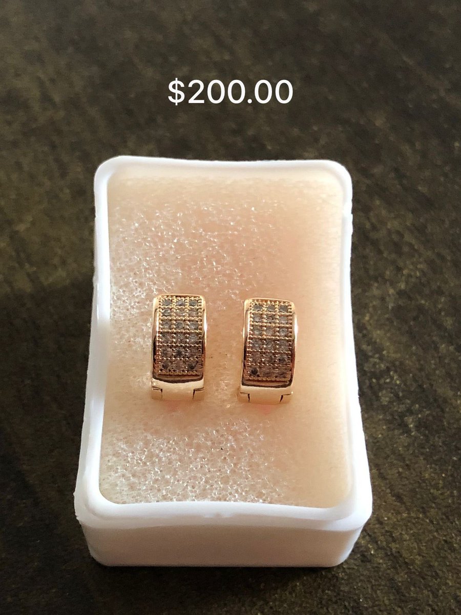 CarpyFelipe's tweet photo. Se venden bonitos aretes de oro laminado #Puebla también se cambian por material de curación. 
🙂🙏🏼 https://t.co/amDJBnmcIn