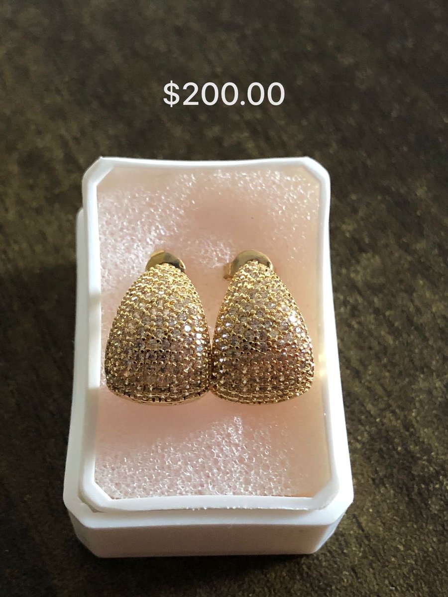 CarpyFelipe's tweet photo. Se venden bonitos aretes de oro laminado #Puebla también se cambian por material de curación. 
🙂🙏🏼 https://t.co/amDJBnmcIn