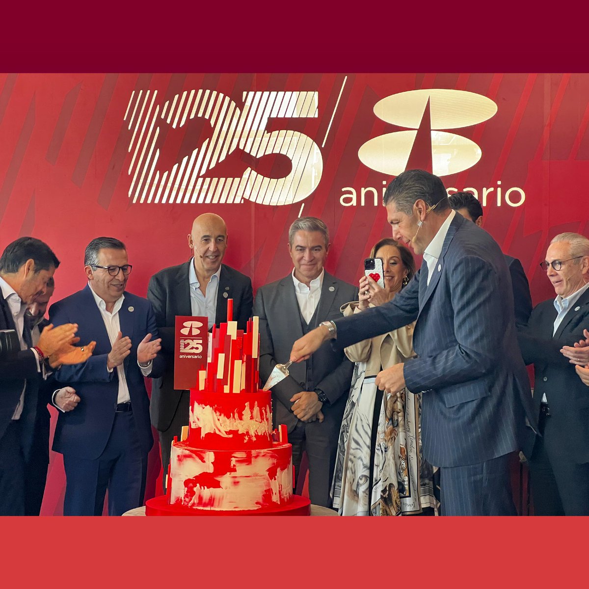 CarlosHankG's tweet photo. We are celebrating our 125th anniversary together with Mexico. For over a century, we have accompanied Mexican families, helping them achieve their dreams, and supported businesses in reaching their goals. 

At Banorte, we look forward to the next 125 years, once again building the future, hand in hand with Mexico.