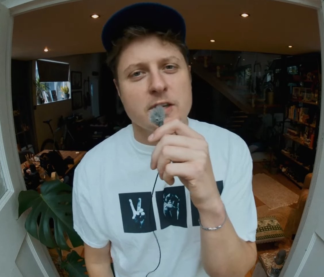 cactuu_png_'s tweet photo. MUMBO WEARING THE NEW MERCH

I STILL LOVE THE PEACE LOVE AND PLANTS ONE SM
ALSO THE 3D HEART??? ITS SO CUTE :-( https://t.co/b53bIoDvIe
