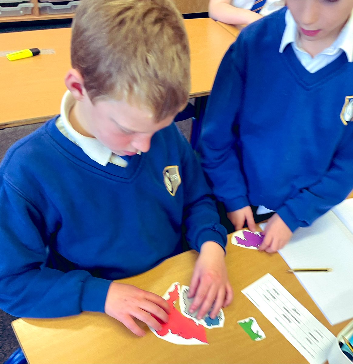 EllesmerePS's tweet photo. Building the UK, exploring the difference between the countries that make up the UK and Great Britain and locating the countries of Europe, a busy week in Stanton class! #geography https://t.co/tj3PvUVQYH