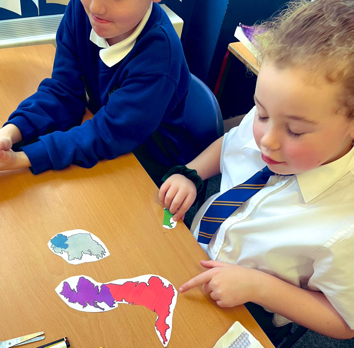 EllesmerePS's tweet photo. Building the UK, exploring the difference between the countries that make up the UK and Great Britain and locating the countries of Europe, a busy week in Stanton class! #geography https://t.co/tj3PvUVQYH
