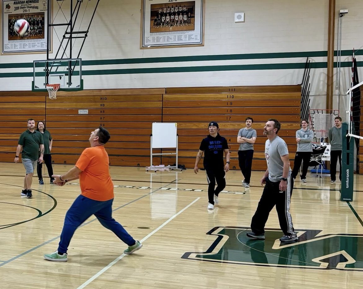 MemorialBVB's tweet photo. JV Green celebrated their season last night with a parents vs. players match 🙌 https://t.co/5z8Jybvggb