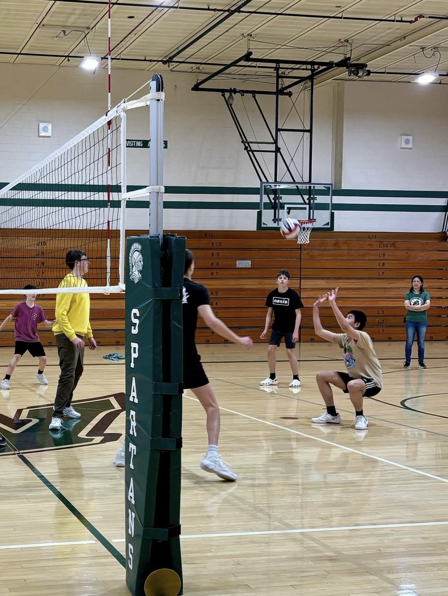 MemorialBVB's tweet photo. JV Green celebrated their season last night with a parents vs. players match 🙌 https://t.co/5z8Jybvggb
