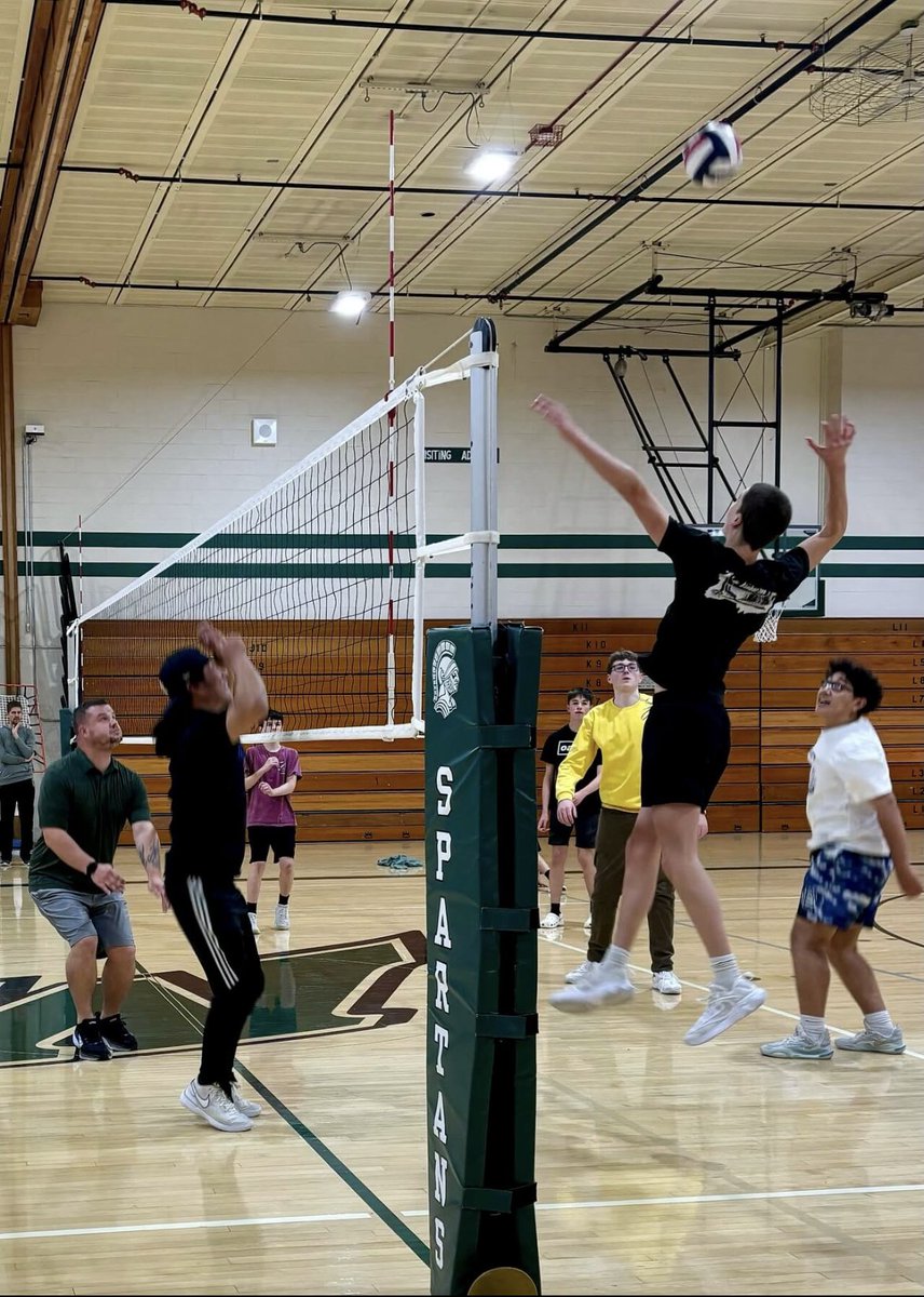 MemorialBVB's tweet photo. JV Green celebrated their season last night with a parents vs. players match 🙌 https://t.co/5z8Jybvggb