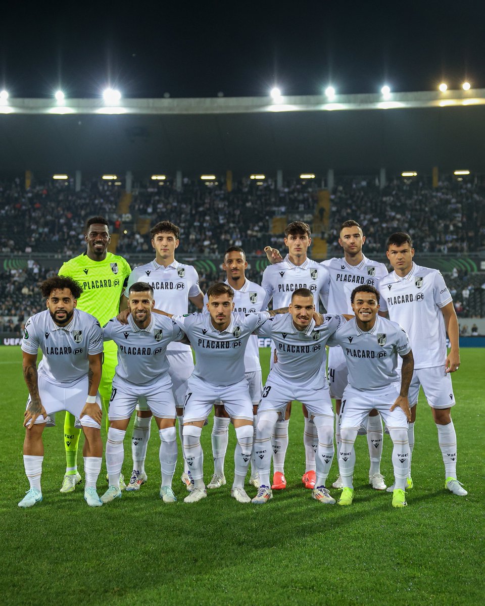 VitoriaSC1922's tweet photo. À Vitória! À Conquista!

#EspíritoDeVitória • #UECL • #VSCFKMB https://t.co/7ds8dyB6hu