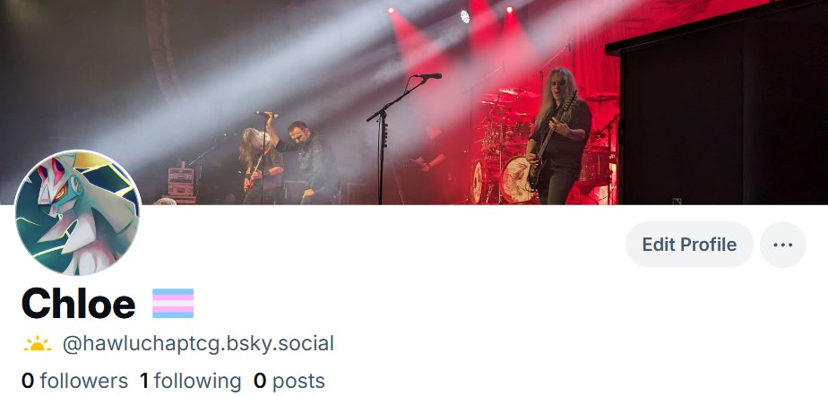 chloe 🏳️⚧️ tweet media