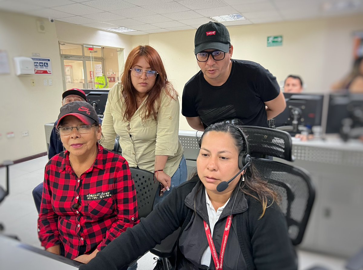 ECU911PVO's tweet photo. #VinculaciónECU911 |  
 
En #SantoDomingo, recibimos la grata visita del grupo de adultos mayores del Centro Gerontológico en coordinación con #MIESZona4. 
 
Durante el recorrido por las salas operativas recibieron información sobre la coordinación y atención de las emergencias. https://t.co/nMwhU98zRv