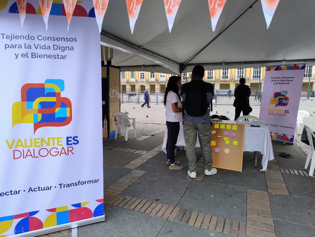 Hoy tuvimos una valiosa jornada de reflexión con la ciudadanía de Bogotá sobre el valor del diálogo para construir puentes y generar transformaciones colectivas. 
#1000EnUnDía 
<a href="/GobiernoBTA/">Secretaría de Gobierno</a>