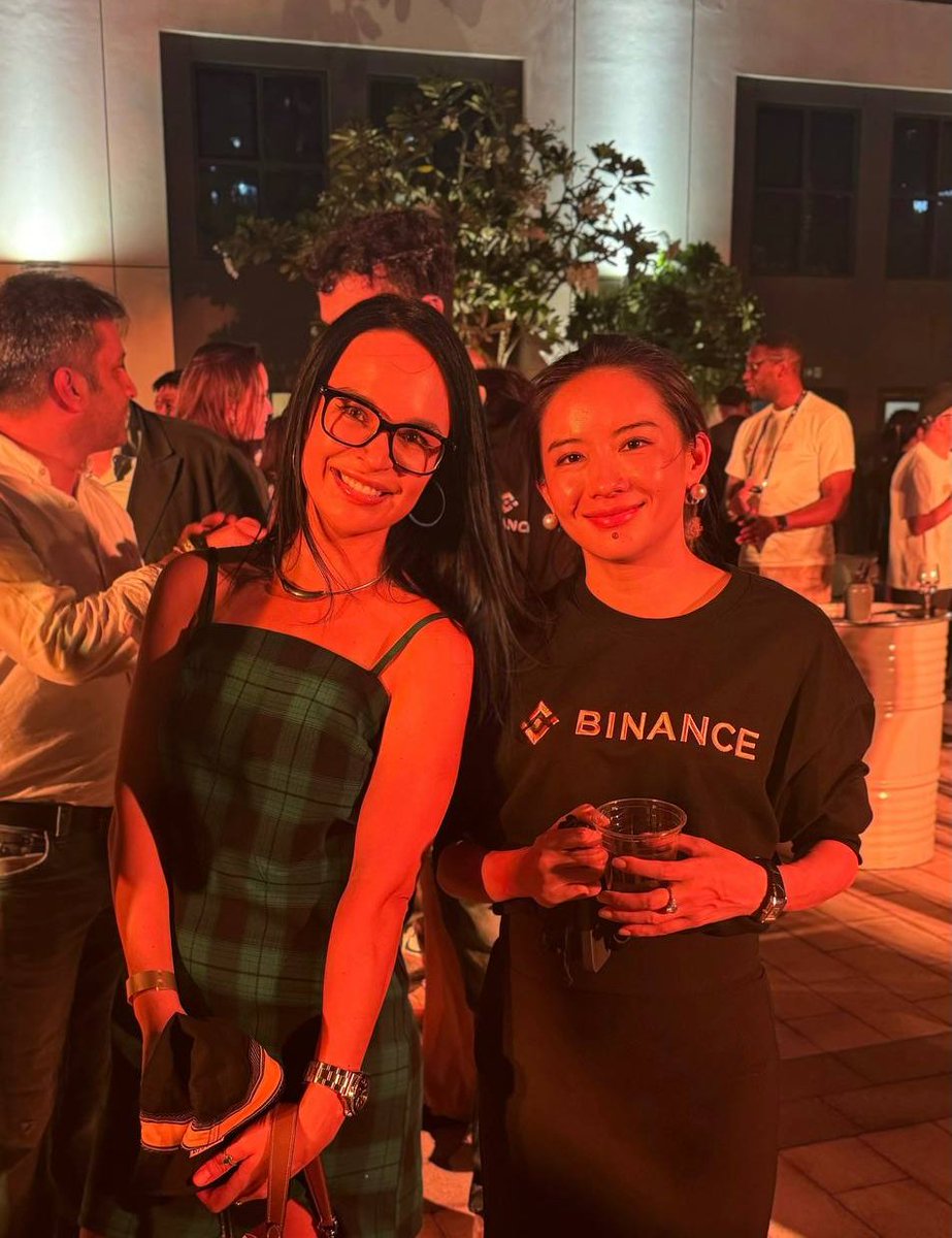 😍 always lovely to meet awesome <a href="/heyibinance/">Yi He</a> 

#Binance  #BinanceBlockchainWeek2024 
#BinanceBlockchainWeek
