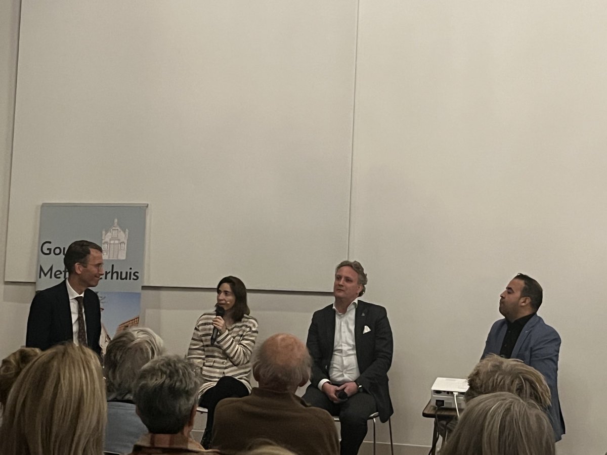 Na indrukwekkend persoonlijk verhaal van Natasja van Weezel spreken Pieter Verhoeve en Mohammed Mohandis over de mogelijkheid een radicale middenpositie in te nemen. Gemangeld tussen de radicale flanken.