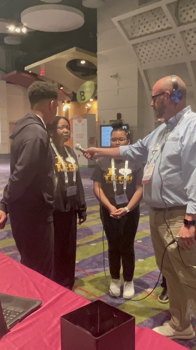 _fordfusion's tweet photo. My students did an excellent job representing the @ugmswolverines today at GaETC’s Student Showcase with students from our reading bowl team and Media Assistants club showcasing their tech projects using Adobe.
@GaETConf 
@HenryCountyBOE https://t.co/wkQTjC1VjV