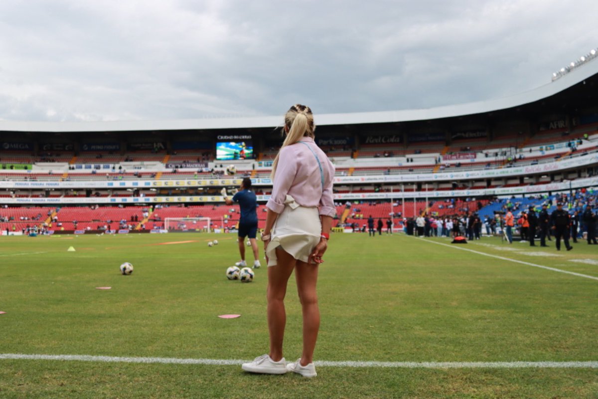 #GIVEAWAY GALLO🚨

¡GANA UN PASE DOBLE PARA el #Querétaro vs #Santos! 🐔
 
1⃣ Sigue a <a href="/calientesports/">Caliente Sports</a> y a mí
2⃣ Dale 🔁 y ❤️
3️⃣ Comenta tu jugador favorito con el hashtag #MásAcciónMásDiversión🔥

¡Se regalarán DOS pases dobles! 📲