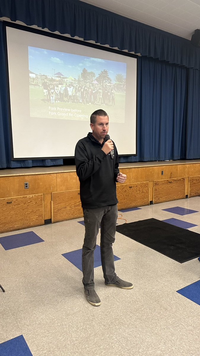 WOESwolverines's tweet photo. Students learned about Project LEAD and the importance of becoming a responsible citizen through civic engagement and service. Thank you to our city mayor Gabriel Quiñones @gqfromgqcuts and Alex Bauman for their support & partnership! #workmanelementaryschool #proudtobehlpusd https://t.co/yvt1U7boOx