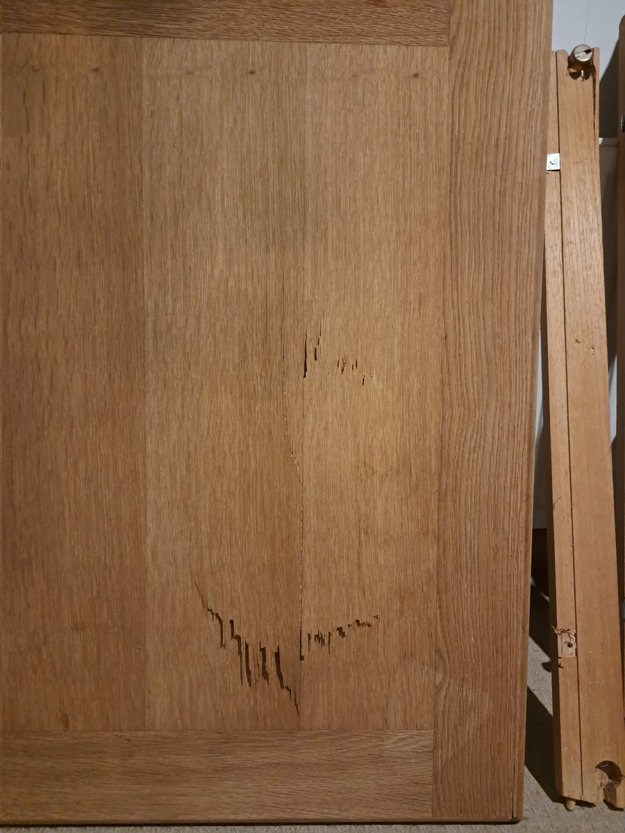 SuzanneMartin91's tweet image. I beg, do not use @FedExEurope for your deliveries, especially if they are valuable. A mid-century table we purchased has literally been ripped to pieces in transit. I'm actually shocked how bad it is. It was sent fully assembled and arrived literally in pieces.