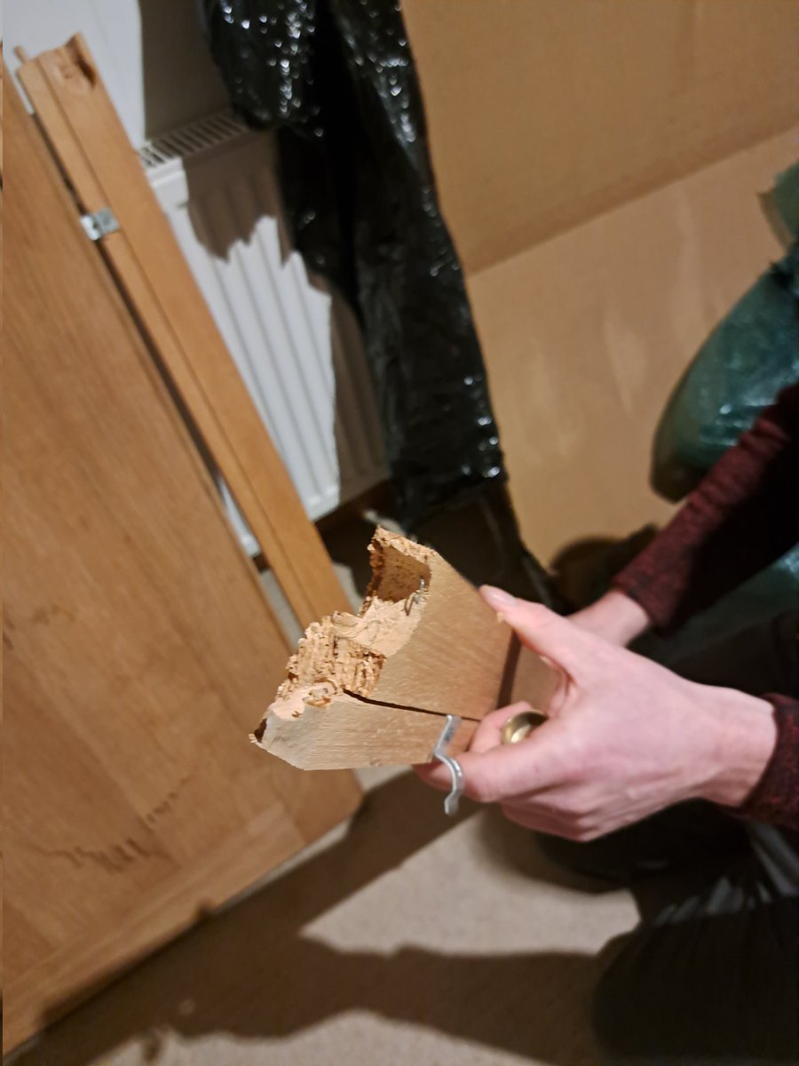 SuzanneMartin91's tweet image. I beg, do not use @FedExEurope for your deliveries, especially if they are valuable. A mid-century table we purchased has literally been ripped to pieces in transit. I'm actually shocked how bad it is. It was sent fully assembled and arrived literally in pieces.