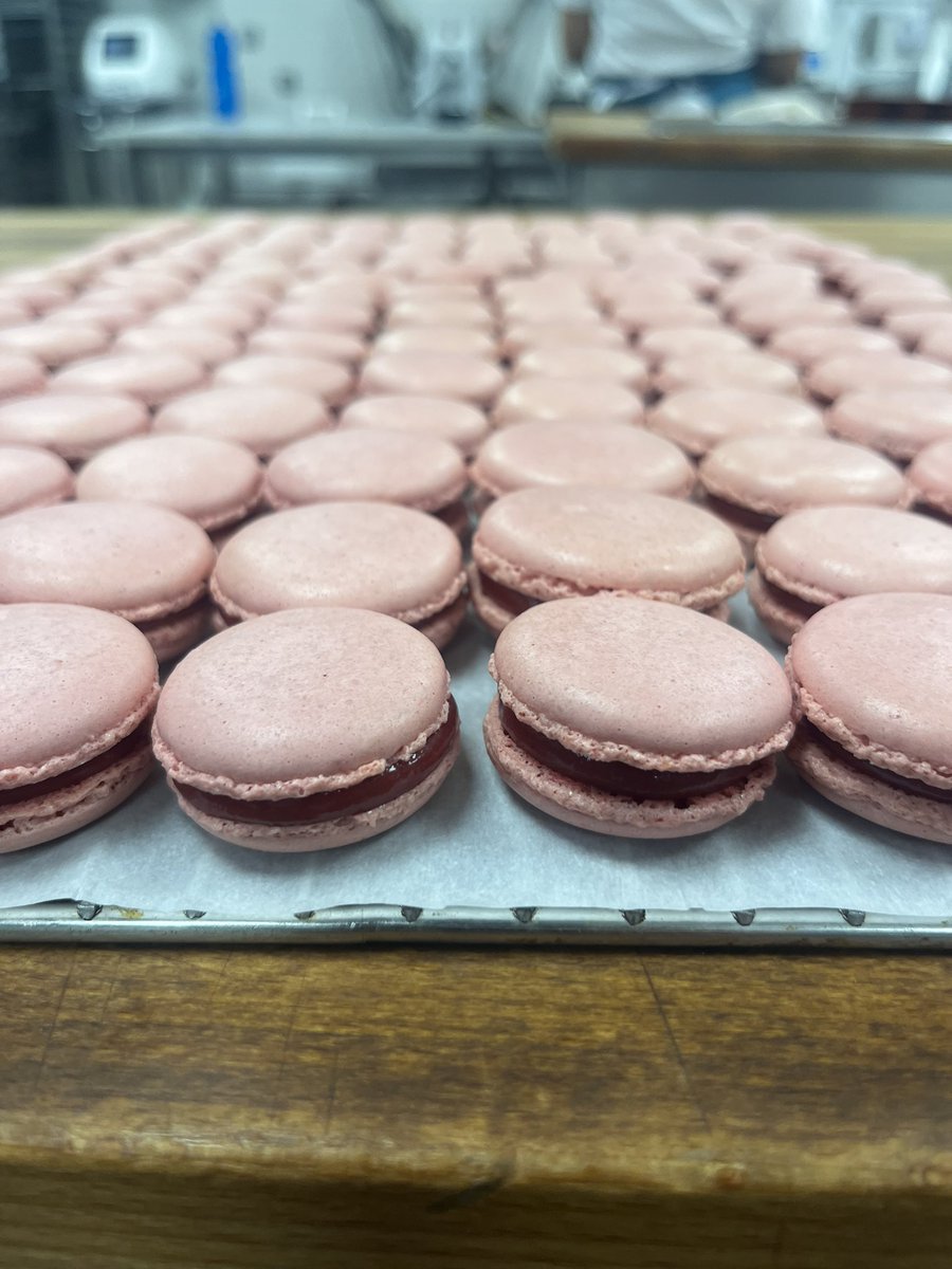CoopLuca's tweet photo. Des macarons a bale aussi https://t.co/ow8AYeT3wI