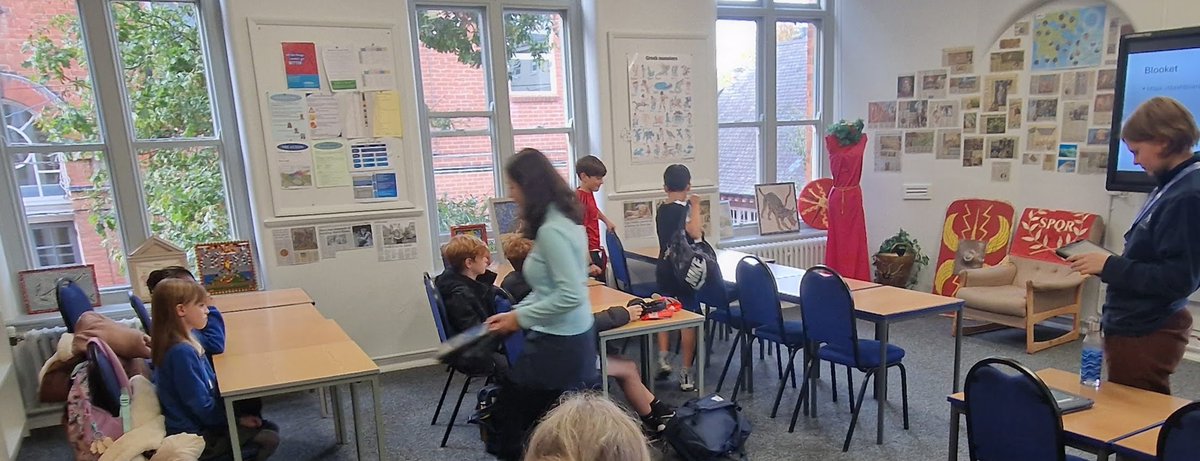 AlleynsPartners's tweet photo. Alleyn’s Academy Primary sees over 150 children from ten local primary schools join us each Tuesday afternoon to enjoy sports, join a choir and engage in Classics, all mentored by Alleyn’s pupils. Wonderful mutual benefit. #schoolstogether #powerofpartnerships @ISC_schools https://t.co/kumcFWbbeY