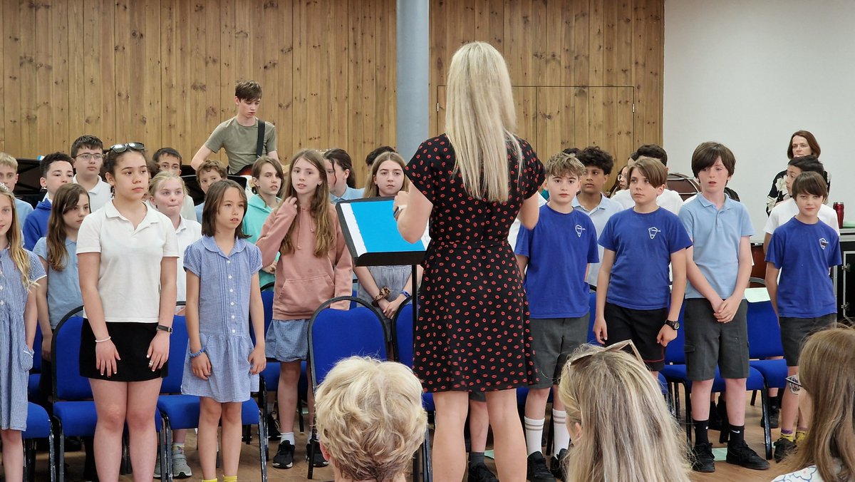 AlleynsPartners's tweet photo. Alleyn’s Academy Primary sees over 150 children from ten local primary schools join us each Tuesday afternoon to enjoy sports, join a choir and engage in Classics, all mentored by Alleyn’s pupils. Wonderful mutual benefit. #schoolstogether #powerofpartnerships @ISC_schools https://t.co/kumcFWbbeY