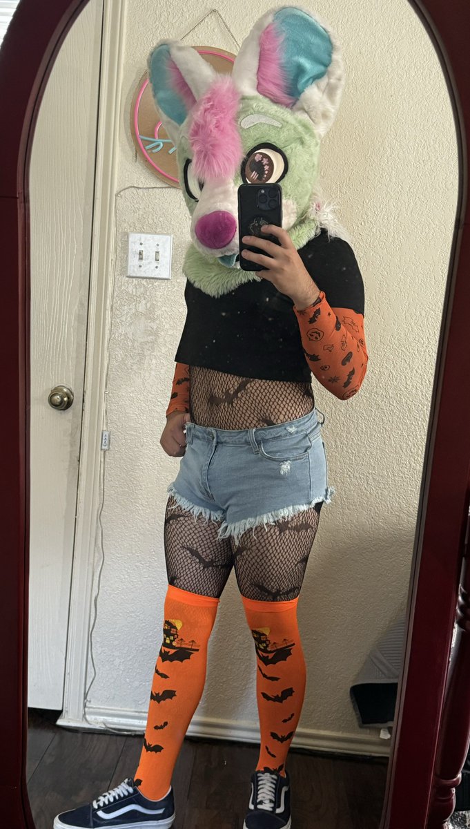 It’s been a while so here’e something from halloween 👉👈