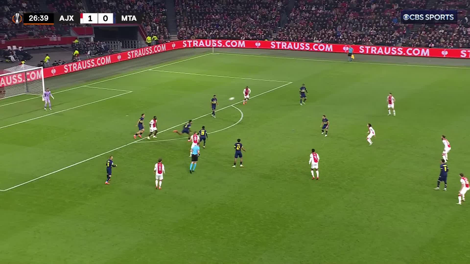 Ajax showcasing some signature Total Football 🇳🇱