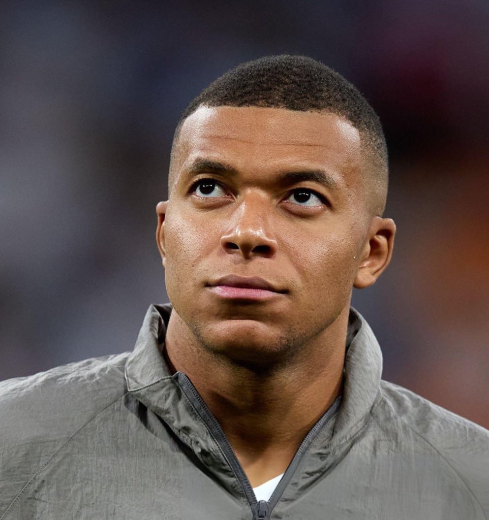 MarioHurtadoRM's tweet photo. Luego no os subáis al barco de Kylian Mbappé. https://t.co/2OOS9tiB3n