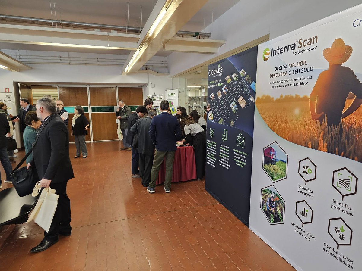syngentaPT's tweet photo. Ontem participamos no 𝐖𝐨𝐫𝐤𝐬𝐡𝐨𝐩 𝐬𝐨𝐛𝐫𝐞 𝐓𝐞𝐜𝐧𝐨𝐥𝐨𝐠𝐢𝐚 𝐝𝐞 𝐀𝐩𝐥𝐢𝐜𝐚çã𝐨 𝐝𝐞 𝐅𝐢𝐭𝐨𝐟𝐚𝐫𝐦𝐚𝐜ê𝐮𝐭𝐢𝐜𝐨𝐬 na ESA em Santarém. Demos destaque à nossa plataforma de agricultura digital #InterraScan. https://t.co/Il9kX7LXrK