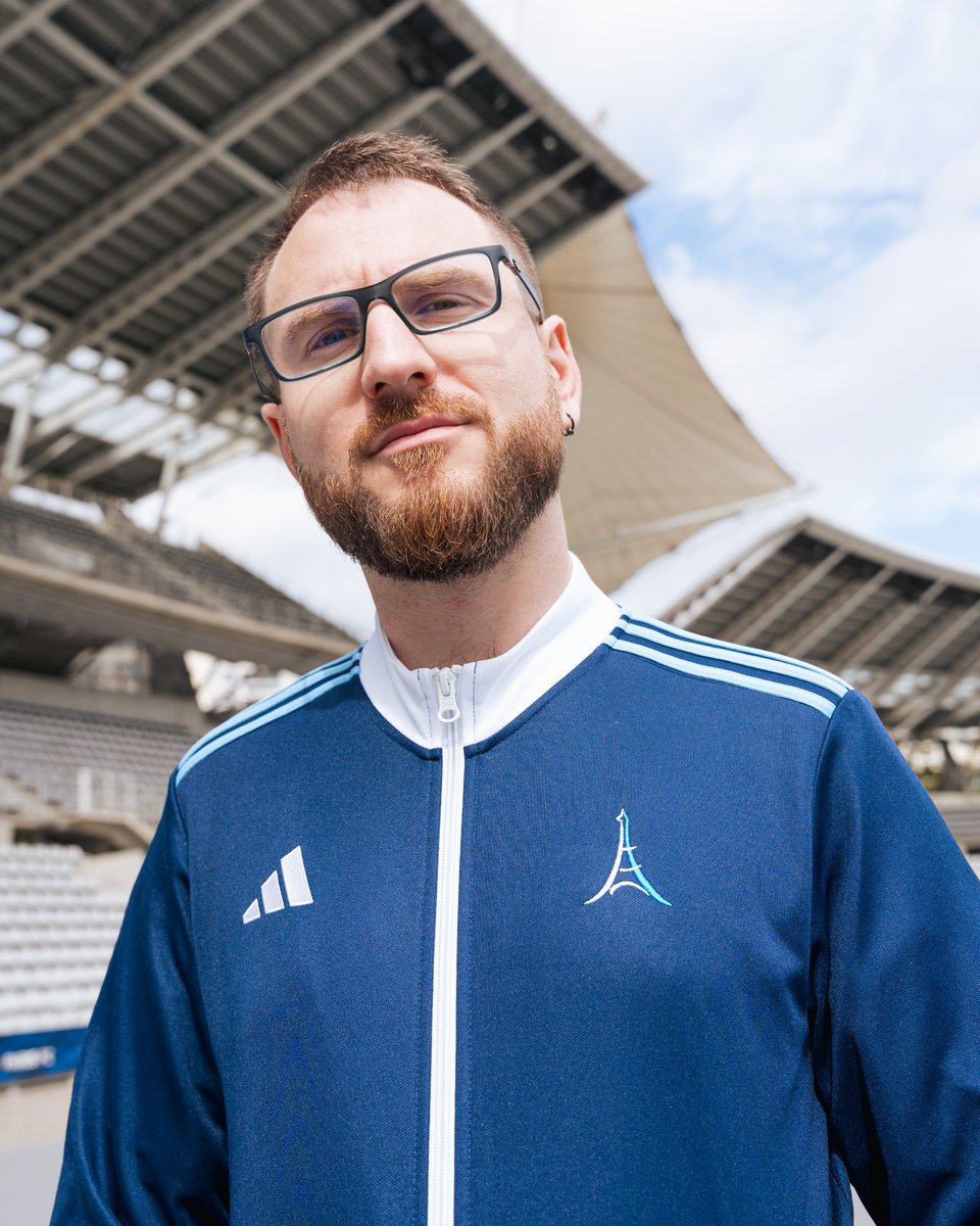 ParisFC's tweet photo. ✨ 𝐃𝐞́𝐜𝐨𝐮𝐯𝐫𝐞𝐳 𝐥𝐚 𝐧𝐨𝐮𝐯𝐞𝐥𝐥𝐞 𝐜𝐨𝐥𝐥𝐞𝐜𝐭𝐢𝐨𝐧 𝐄𝐬𝐬𝐞𝐧𝐭𝐢𝐚𝐥 𝐝𝐮 𝐏𝐚𝐫𝐢𝐬 𝐅𝐂 !

Disponible 𝐝𝐞̀𝐬 𝐦𝐚𝐢𝐧𝐭𝐞𝐧𝐚𝐧𝐭 sur la boutique en ligne, et en boutique samedi dès 12h, lors de #PFCFCA 🆕

🛒👕 : https://t.co/ExLRKtWWoV

🔵⚪️ #CertifiéParis https://t.co/9X6EvsAMOz