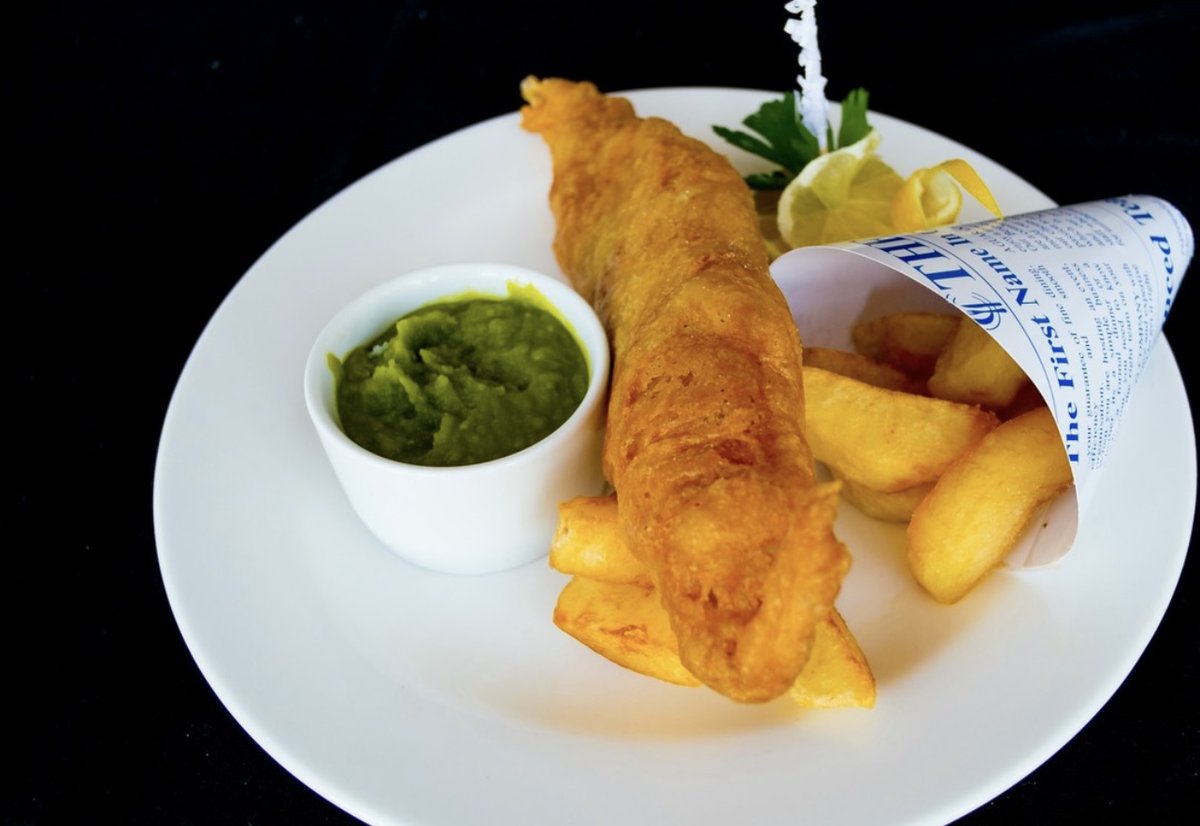 Fish Friday, anyone? 

Catering doesn't always have to mean fancy food. If you prefer something simple and crowd-pleasing, we can help with that 😃

📞 01695 632 252

#Carringtons #CateringService #Events #EventsCatering