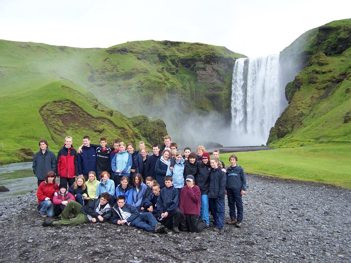 RayburnTours's tweet image. 🌍 #GeographyAwarenessWeek

Explore the wonders of the world and watch geography come to life with unforgettable school geography trips!

Where will your group venture to?

#ExploreTheWorld #GeographyMatters #EnvironmentalGeography #GeographicalEducation

ow.ly/7ZLK50U9c00