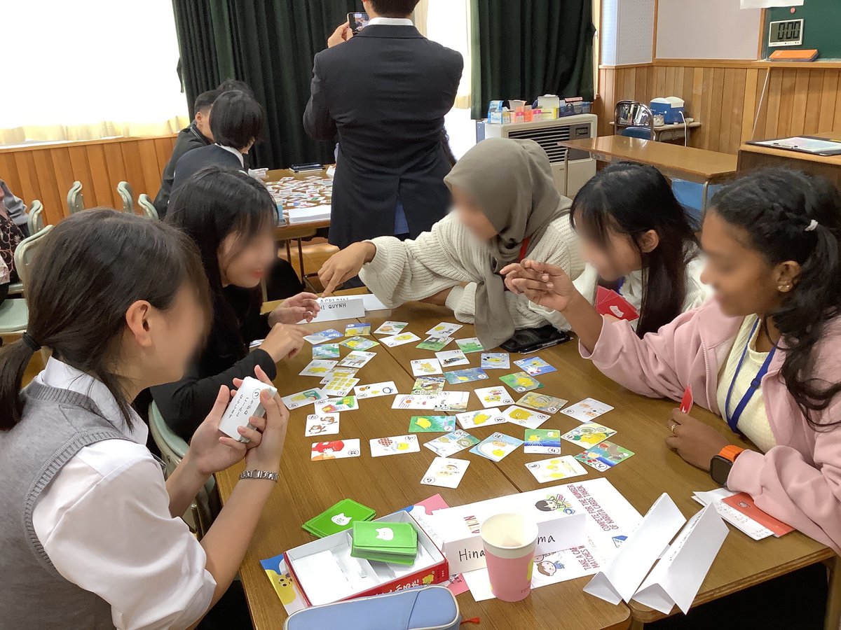 Ryugasaki_TanQ's tweet image. 先日、高1探究班がテーマである「多文化共生インバウンド~外国人が暮らしやすい街つくり~」の活動の一貫として、日本語学校に通う留学生と交流し、日本で生活するのに困ったことなどを「お悩みきかせて双六」という自作のゲーム活動を通して聞き取りました:D
