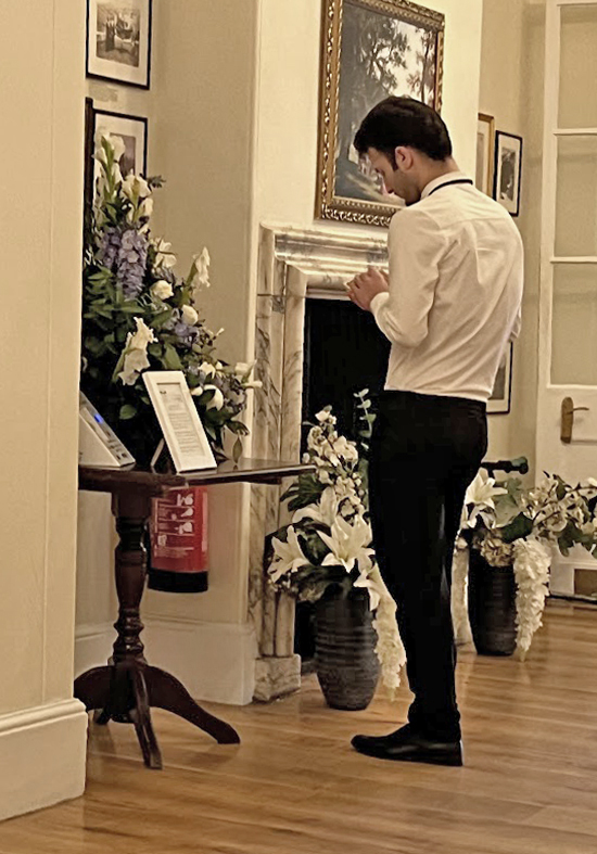 We step inside to find the first class artwork of Chris Brown on the Sets, Series and Ensembles exhibition. It's the first artwork to be picked-up (and taken) by a member of the public. Responding to Chris' artwork is <a href="/carolebulewski/">Carole Bulewski</a> Read her words at collectconnect.blogspot.com/2024/11/chris-… #art