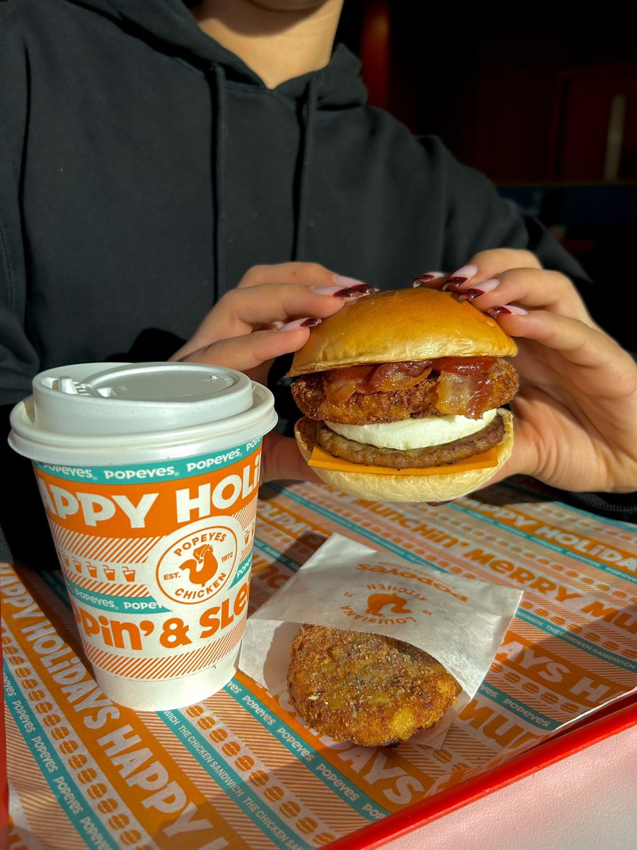 Brekkie feastin’ 🎄☀️ 

Y’all can bag a Festive Feastin’ Roll, Sage &amp; Onion Hashbrown and a drink for just £4.99!