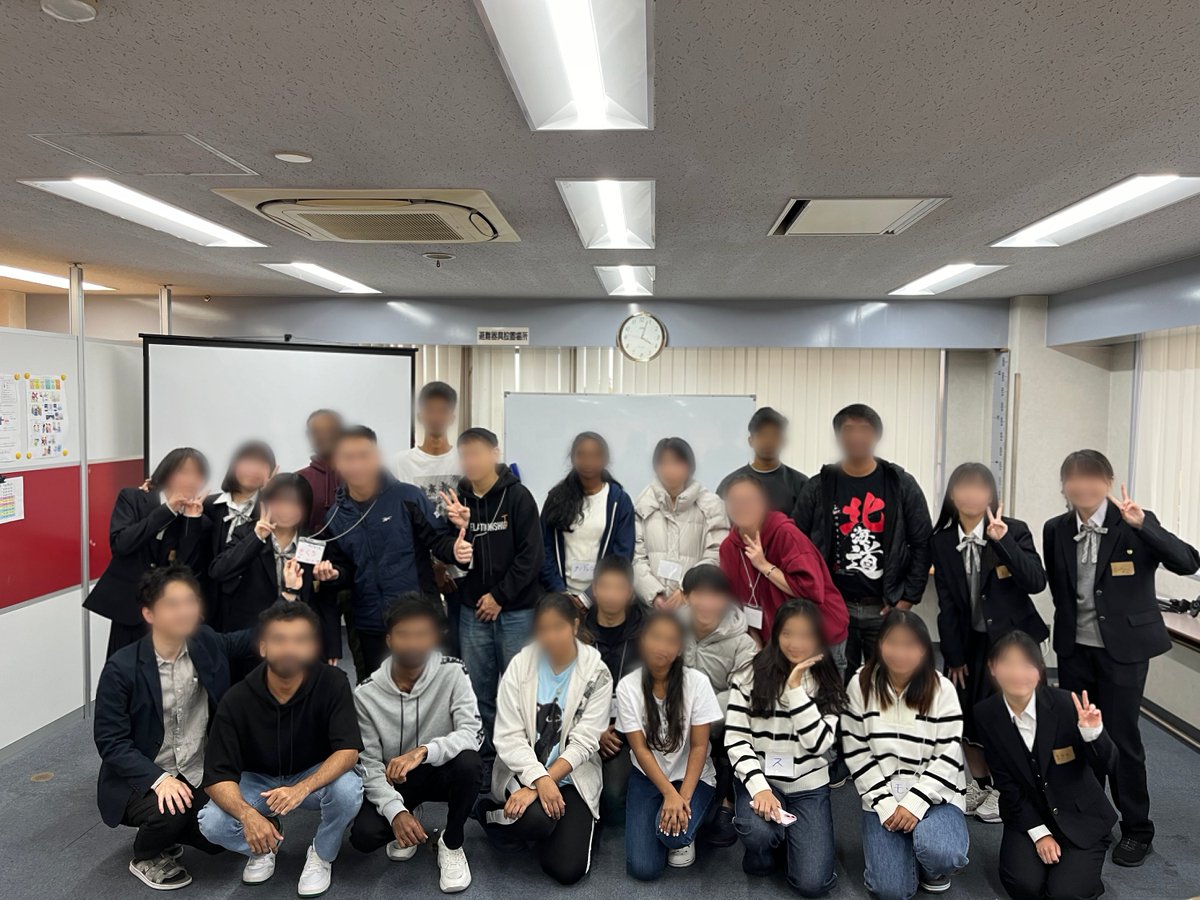 Ryugasaki_TanQ's tweet image. 先日、高1探究班がテーマである「多文化共生インバウンド~外国人が暮らしやすい街つくり~」の活動の一貫として、日本語学校に通う留学生と交流し、日本で生活するのに困ったことなどを「お悩みきかせて双六」という自作のゲーム活動を通して聞き取りました:D
