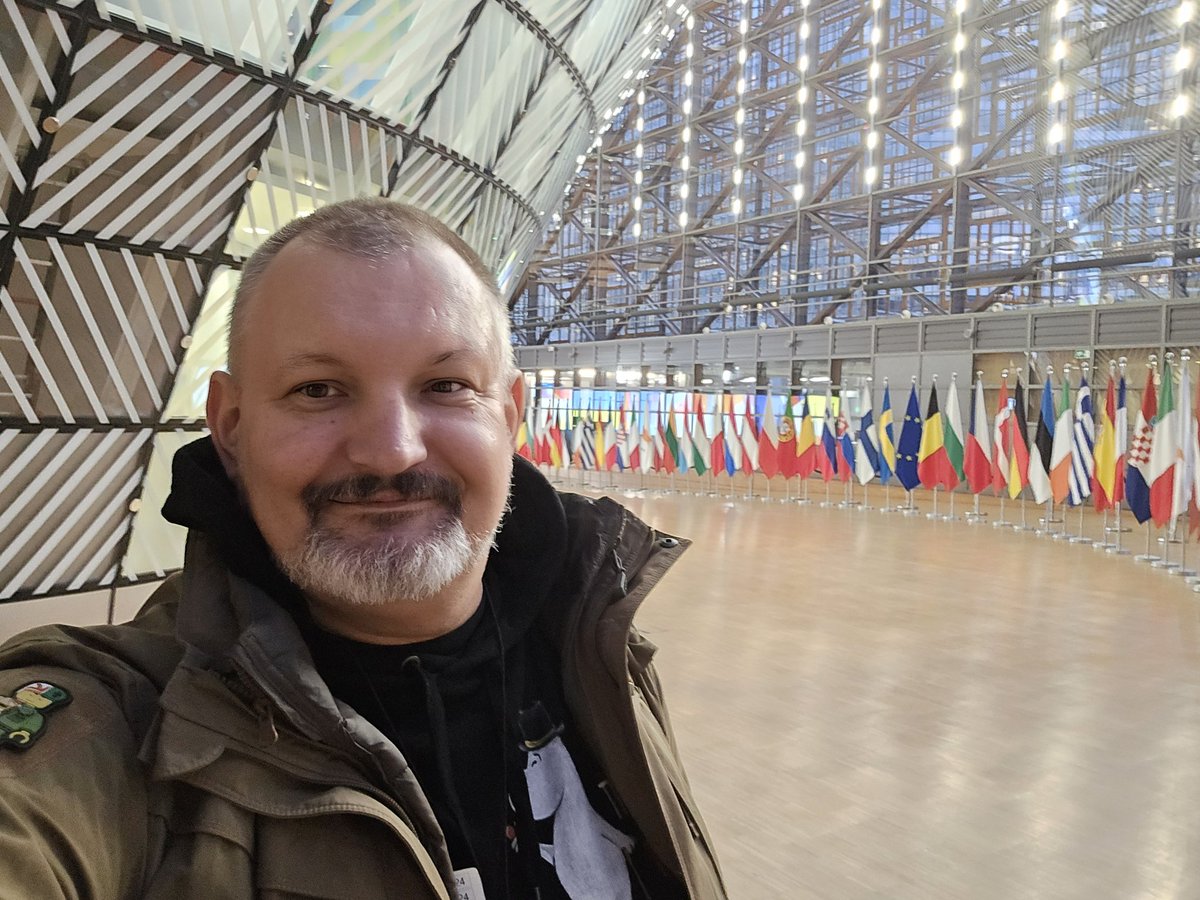 Radosław Potrac (@radziomag) on Twitter photo W budynku <a href="/EuropeanCounci1/">European Council Live</a> przy "jaju" - które nosiło nawet określenie "jajo" <a href="/donaldtusk/">Donald Tusk</a> (Przewodniczącego Rady Europejskiej).
Doświadczenie zwyczajnego nauczyciela w budynkach <a href="/EUCouncil/">EU Council</a> <a href="/EU_Commission/">European Commission</a> i <a href="/Europarl_EN/">European Parliament</a> oraz spotkania ze wspaniałymi ludźmi dla młodych. W budynku <a href="/EuropeanCounci1/">European Council Live</a> przy "jaju" - które nosiło nawet określenie "jajo" <a href="/donaldtusk/">Donald Tusk</a> (Przewodniczącego Rady Europejskiej).
Doświadczenie zwyczajnego nauczyciela w budynkach <a href="/EUCouncil/">EU Council</a> <a href="/EU_Commission/">European Commission</a> i <a href="/Europarl_EN/">European Parliament</a> oraz spotkania ze wspaniałymi ludźmi dla młodych.