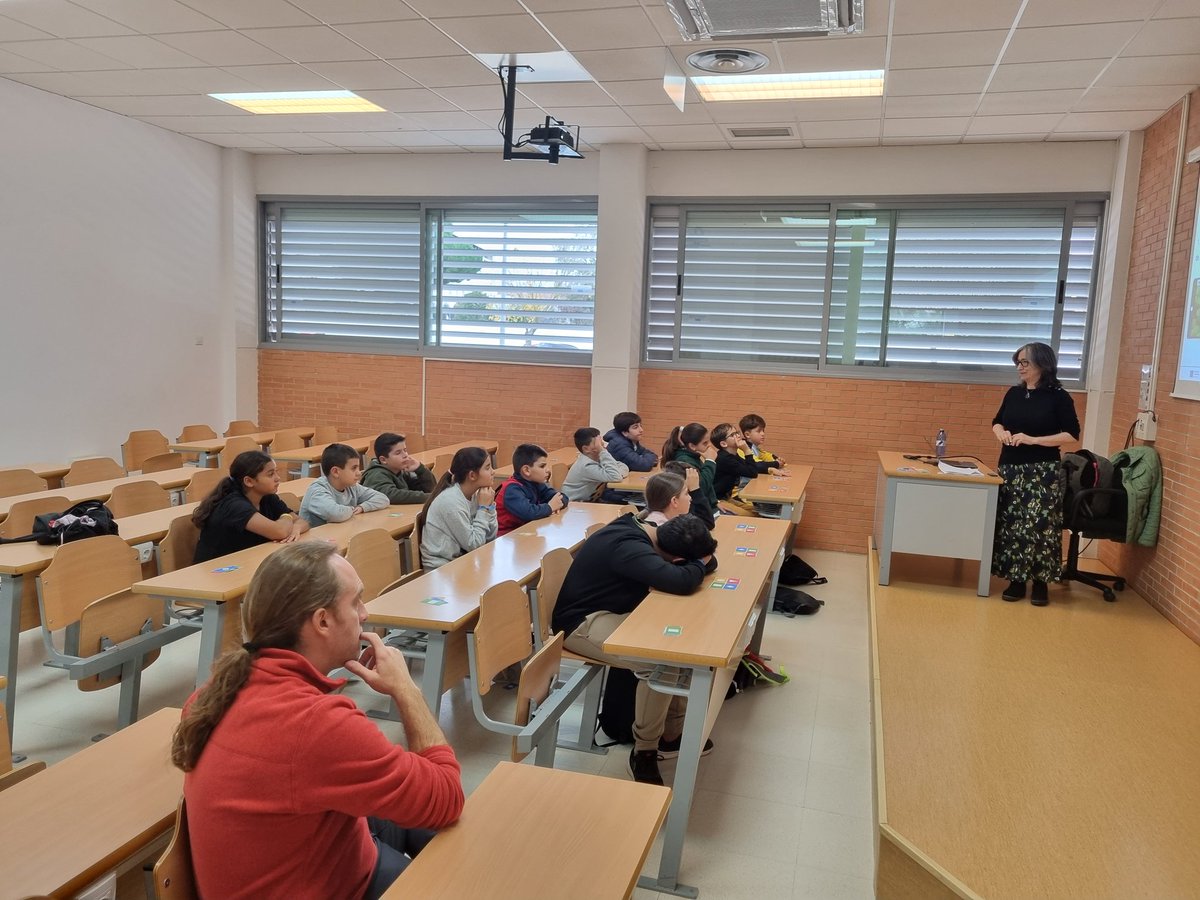 UExDivulga's tweet image. Hoy estamos en el @CUMe_UEx aprendiendo de ciberseguridad en los talleres de Desayuna con la ciencia con los niños/as de los colegios CEIP Isabel de Casablanca, CEIP San Pedro, CEIP Francisco de Parada @infouex @CulEmprendedora