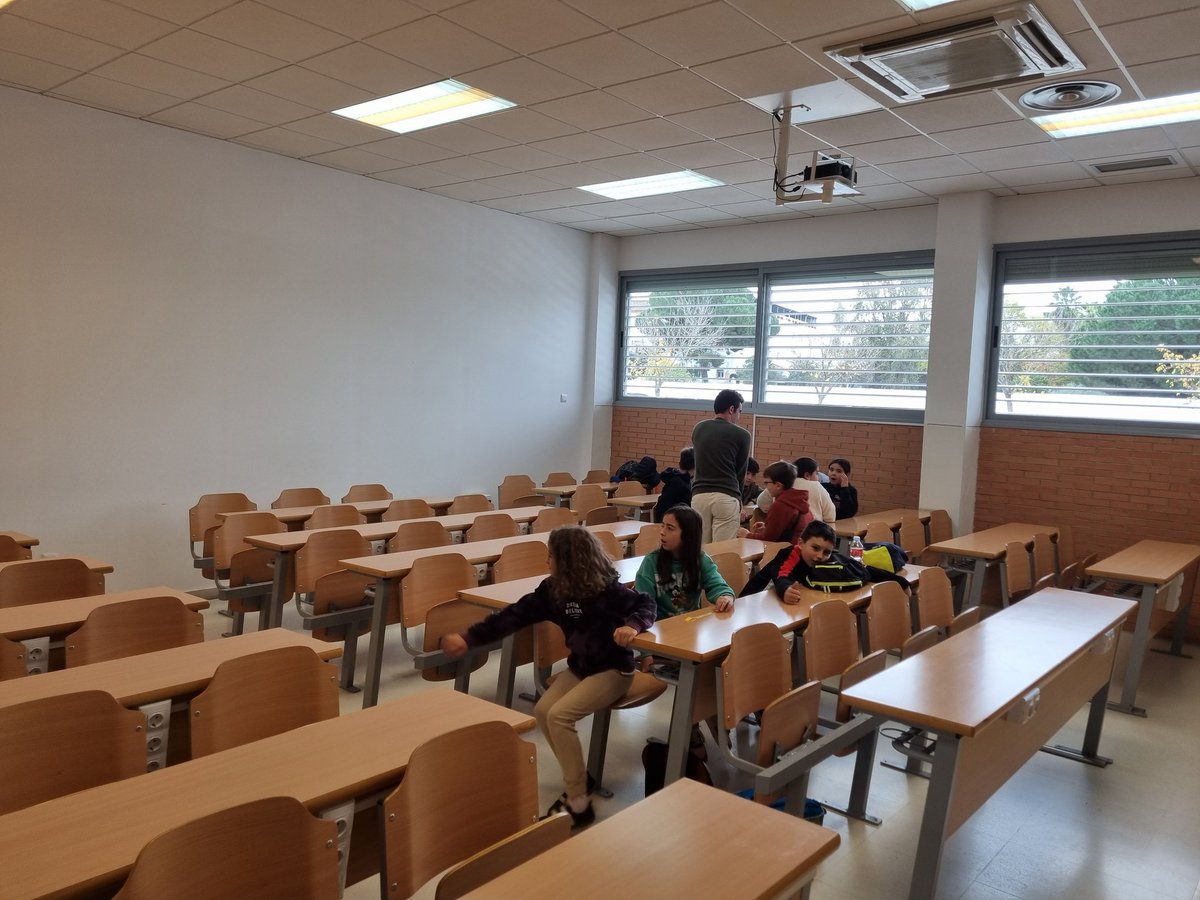 UExDivulga's tweet image. Hoy estamos en el @CUMe_UEx aprendiendo de ciberseguridad en los talleres de Desayuna con la ciencia con los niños/as de los colegios CEIP Isabel de Casablanca, CEIP San Pedro, CEIP Francisco de Parada @infouex @CulEmprendedora
