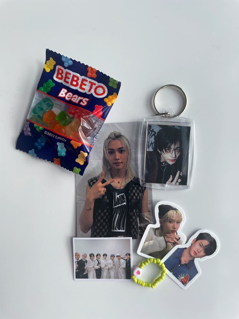 #dominATE_BULACAN fan support freebies on D-day

💛will be distributed randomly 
💛like &amp; rts appreciated 
💛let’s be moots 
💛open for trades (dm me) 

What’s included (all random): 
3x sticker
1x fan pc 
1x keychain 
1x ring
1x gummies

#SKZ_in_Bulacan  #StrayKids_dominATE