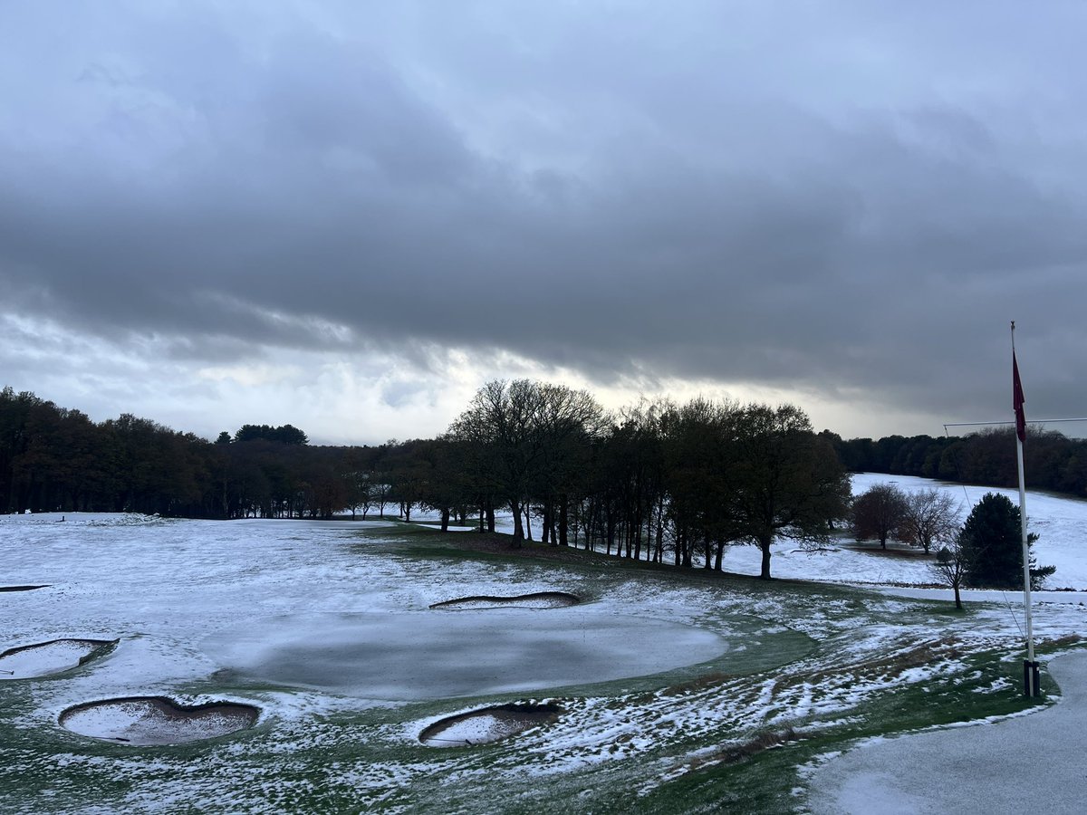 GarethJonesGolf's tweet photo. It will soon be summer!! 😩 Me and Serg are here for a coffee or you could get ahead of the game and get your early Christmas presents @SnaintonGolf https://t.co/RW68Ear8sg