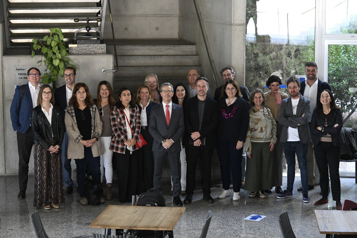 Ayer se reunió en <a href="/UMU/">Universidad Murcia</a> la Asamblea Anual de <a href="/ATIC__/">ATIC</a> la organización que integra a las universidades de España con titulaciones de #comunicación que preside actualmente nuestro Decano, Jorge Clemente Mediavilla, en la foto con decanas y decanos de Facultades de toda España