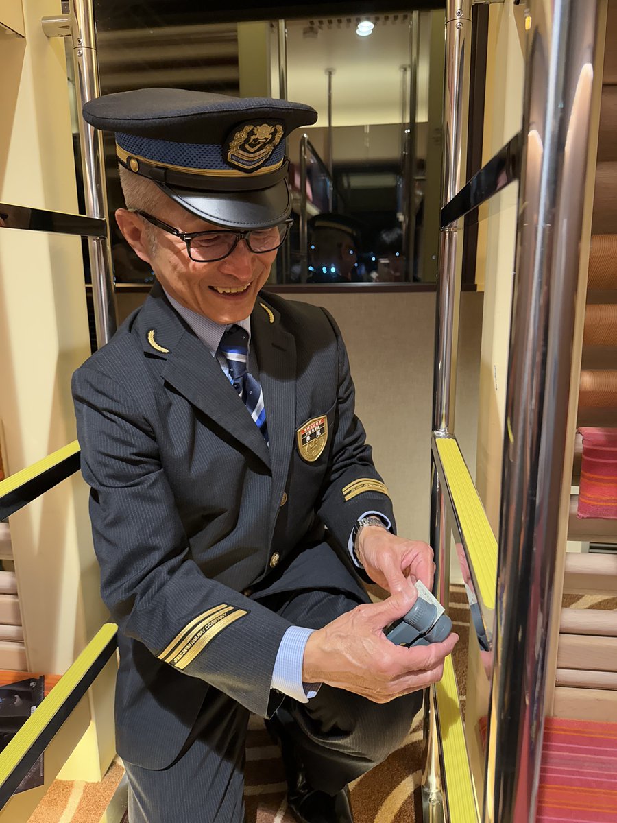 WEST EXPRESS 銀河の姫路までは大阪車掌区担当 もちろん乗務は長尾車掌