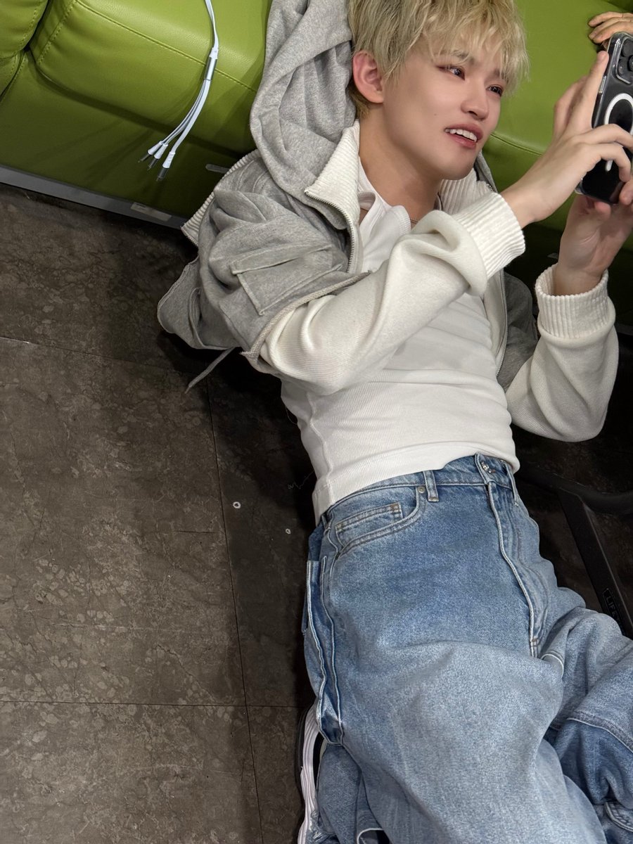 _____leledream's tweet photo. 천러 소파에서 엉덩이 뗄게요
                                           천러 등까지 뗄게요

ㅋㅋㅋㅋㅋㅋㅋㅋㅋㅋㅋㅋㅋㅋㅋㅋㅋㅋㅋㅋㅋㅋㅋㅋㅋㅋㅋㅋㅋㅋㅋㅋㅋㅋㅋㅋㅋㅜㅜ https://t.co/YhdOzqulii