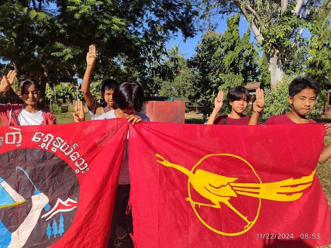 Pro-democracy youths from a village of #Yinmarbin Twp, #Sagaing Region, joined demonstration to oust the #MilitaryDictatorship on Nov22.

#Airbusted
#AirBus2AirStrikes    
#2024Nov22Coup                                       
#WhatsHappeningInMyanmar