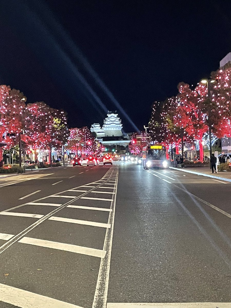 こんばんは😃
今週は寒かったですね🥶
姫路の駅前はイルミネーションが行われているのですが、中の人はイルミネーションを見ると寒い季節になったなと感じます🤩
#姫路