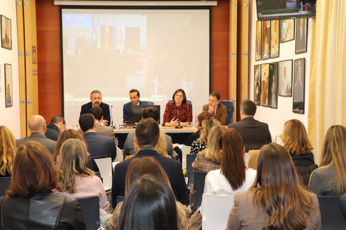 La sede <a href="/olavidecarmona/">Olavide en Carmona</a> acoge el primer foro "Encuentros jurídicos para la reflexión", organizado por la <a href="/pablodeolavide/">Pablo de Olavide</a>, la sección territorial de Andalucía Occidental de la Asociación Profesional de la Magistratura y la Fundación para la Magistratura: acortar.link/Lp8gS0