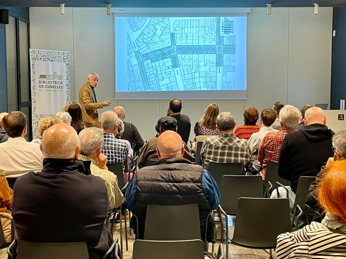 ajcubelles's tweet photo. 🗣Presentat el projecte d’urbanització del passeig de Vilanova i la plaça Jaume Marsé a càrrec de l’equip d’@arriolafiol, el regidor d'Espai Públic i Infraestructures, Josep Ma Hugué, i l'Alcaldessa de Cubelles, Rosa Fonoll.
#milloremcubelles
#cubelles
#pamcubelles2427 https://t.co/xpaKHMfI29