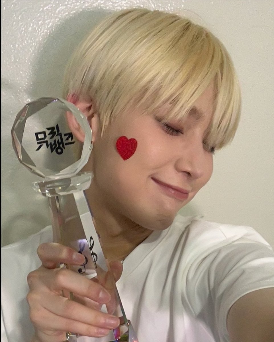 blckpnksn's tweet photo. yes daesung, sunoo is really cute 😌 https://t.co/QkspFFyoSC