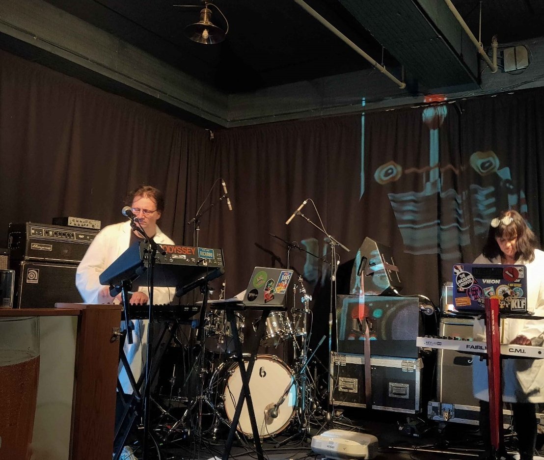 Twitter hive mind - please recommend some cool indie live promoters/bookers/agents who might enjoy working with John Peel favourites and million-selling novelty wonkypop stars the Cuban Boys. Or if you *are* one, get in touch! 

We can bring Hacker T Dog if that'll seal the deal.