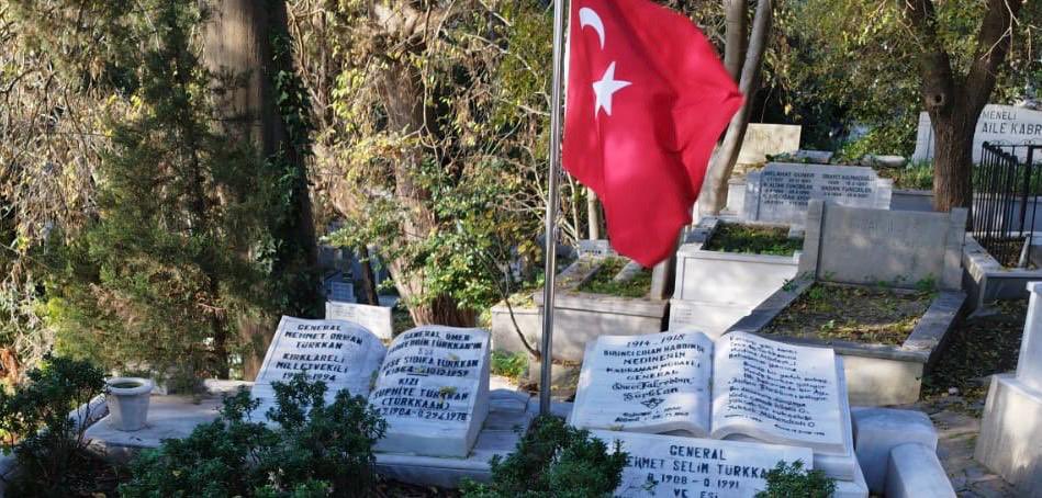 Medine Müdafii Fahreddin Paşa vefatının 76. yılında İl Müdürlüğümüzün düzenlediği programla, İl Müdür Yardımcılarımız ve Fahreddin Paşa’nın torunu Ömer Fahreddin Türkkan’ın katılımıyla kabri başında yâd edildi.